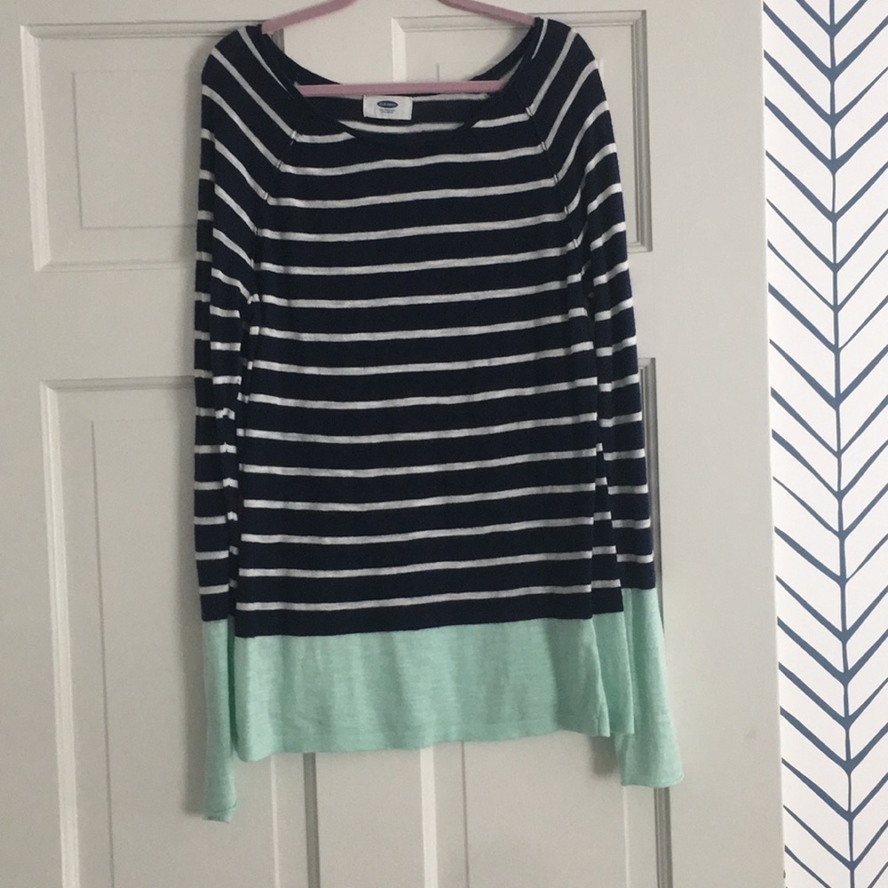 BLUE AND WHITE STRIPED THIN SWEATER